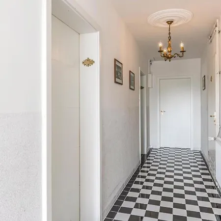 Stunning In W/ 1 Bedrooms Apartamento